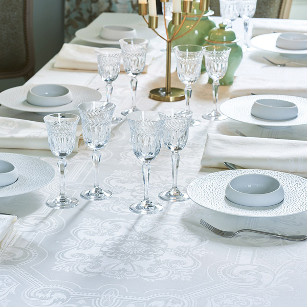 white Tablecloth