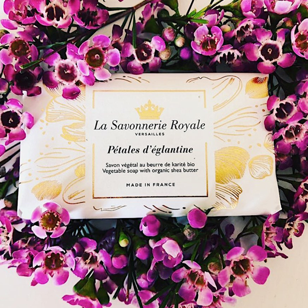 petales d eglantine soap